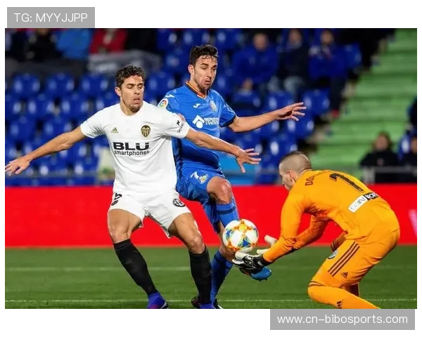 西甲财政公平法案松动，巴萨罚款减免示好欧足联